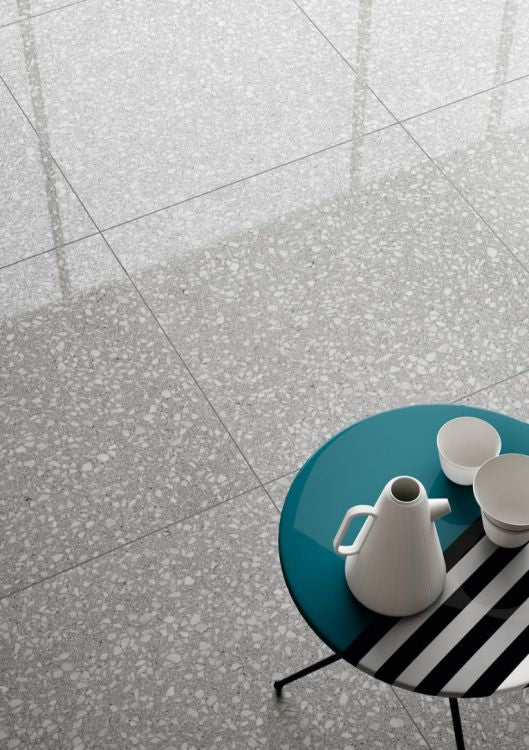 Flake Light Medium 30 x 30 - Hexagon Interiors